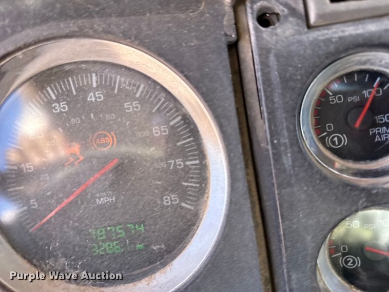 image for item EP0934 2007 Kenworth T800 semi truck