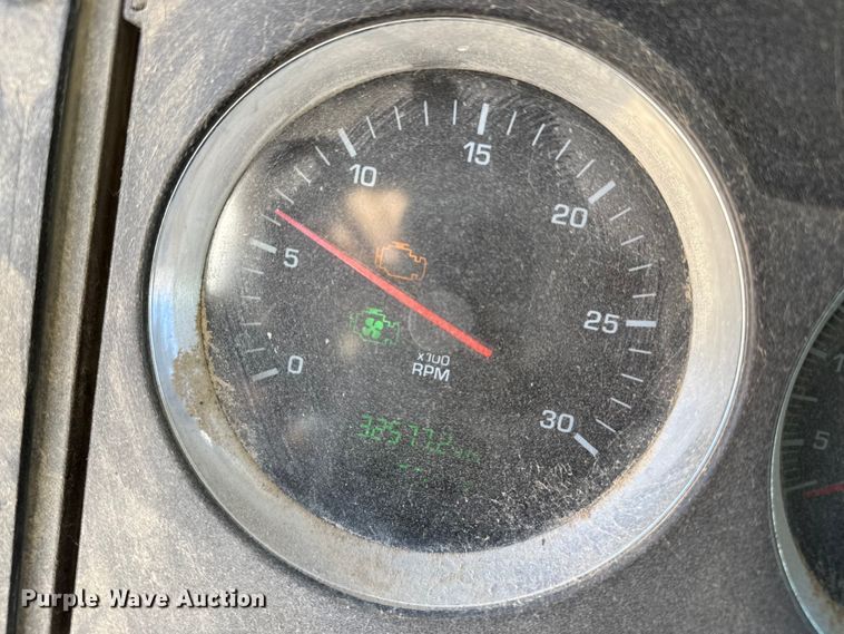 image for item EP0934 2007 Kenworth T800 semi truck