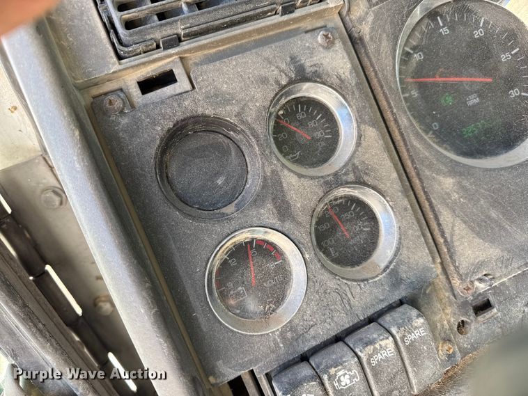 image for item EP0934 2007 Kenworth T800 semi truck