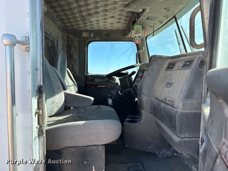 image for item EP0934 2007 Kenworth T800 semi truck