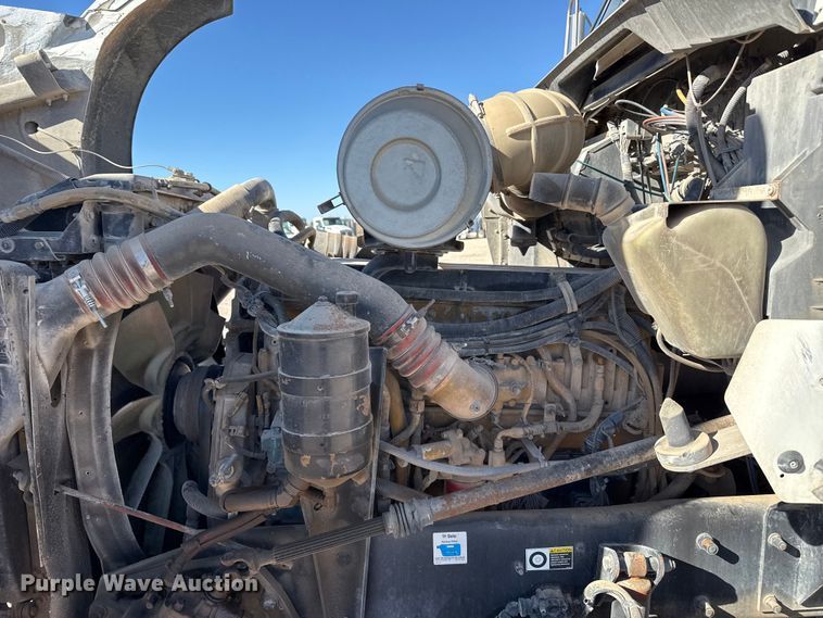 image for item EP0934 2007 Kenworth T800 semi truck