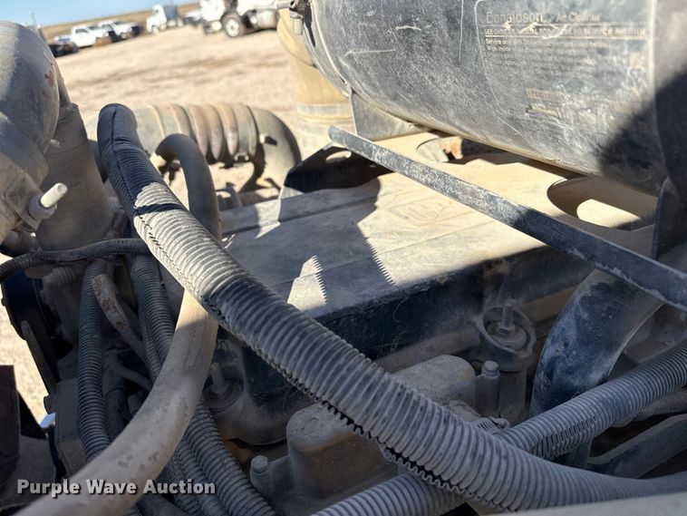 image for item EP0934 2007 Kenworth T800 semi truck