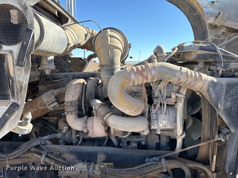 image for item EP0934 2007 Kenworth T800 semi truck