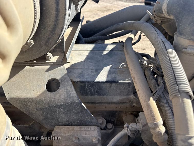 image for item EP0934 2007 Kenworth T800 semi truck