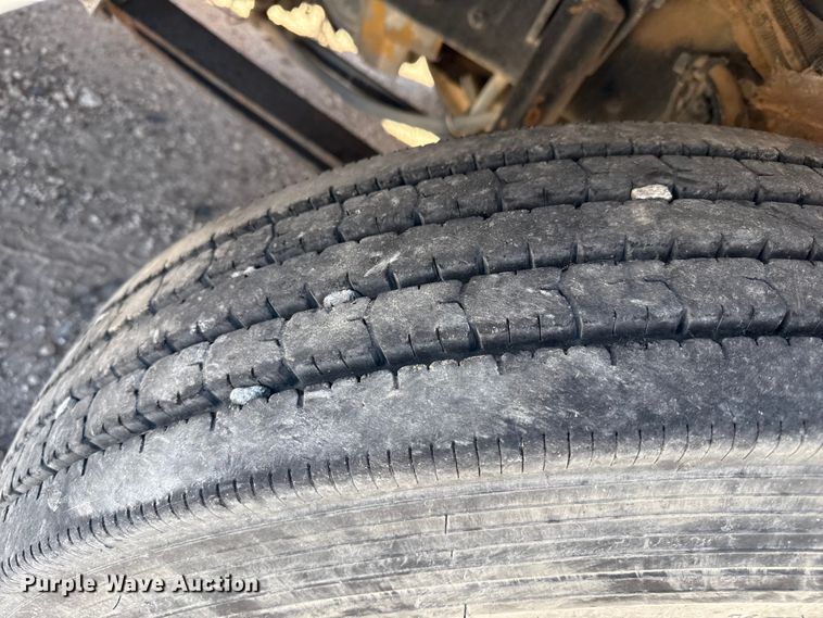 image for item EP0934 2007 Kenworth T800 semi truck