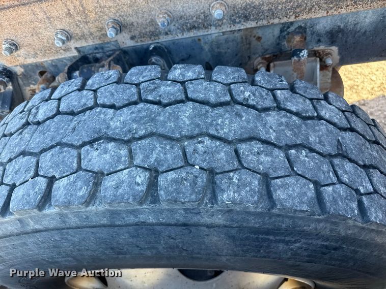 image for item EP0934 2007 Kenworth T800 semi truck