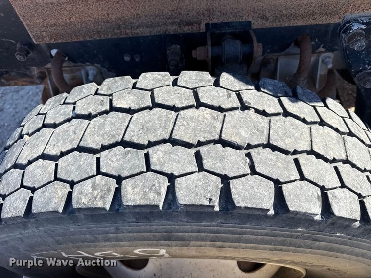 image for item EP0934 2007 Kenworth T800 semi truck