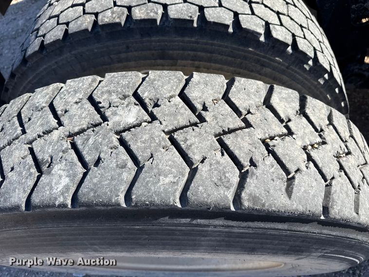 image for item EP0934 2007 Kenworth T800 semi truck