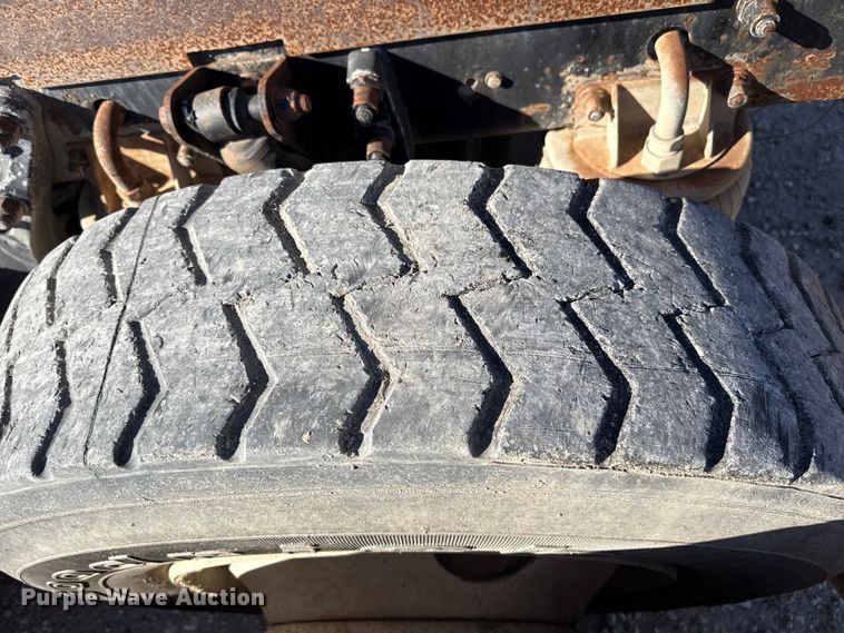 image for item EP0934 2007 Kenworth T800 semi truck