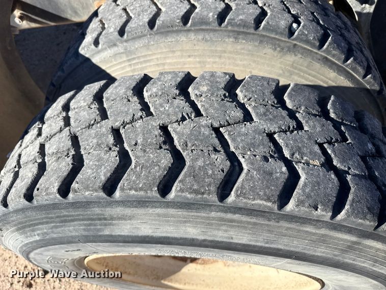 image for item EP0934 2007 Kenworth T800 semi truck