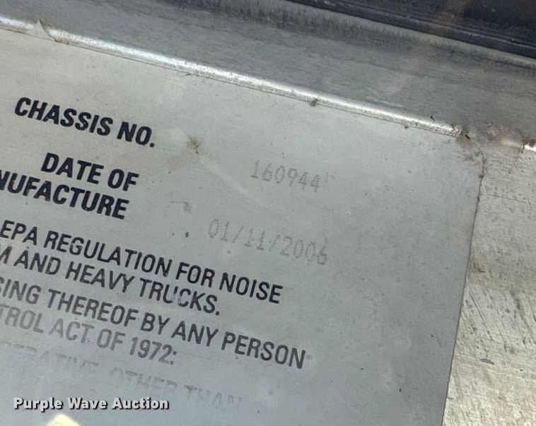 image for item EP0934 2007 Kenworth T800 semi truck