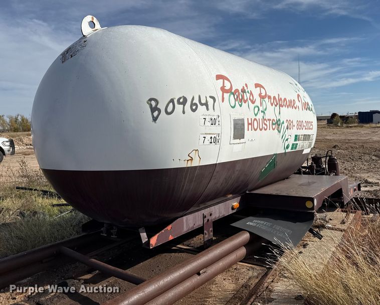 image for item EP0946 1999 National Tank Mfg propane delivery bed