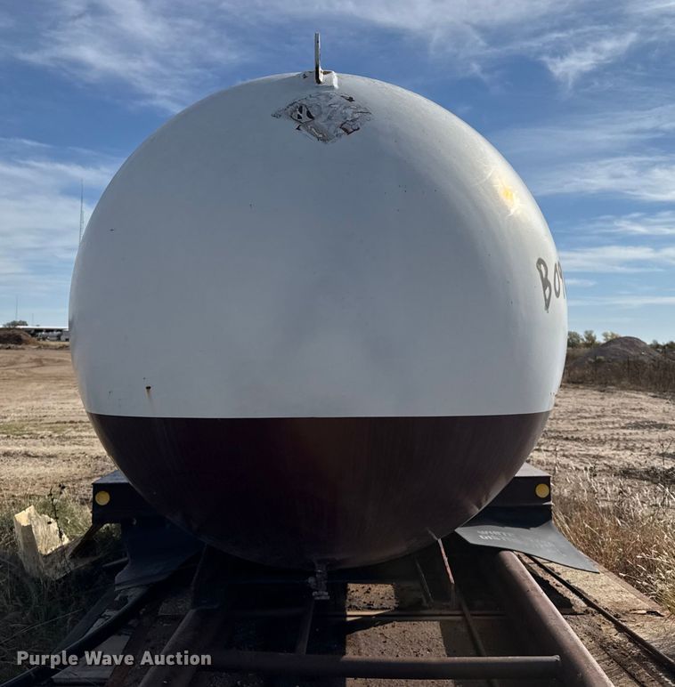 image for item EP0946 1999 National Tank Mfg propane delivery bed