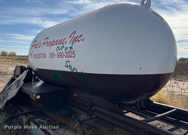 image for item EP0946 1999 National Tank Mfg propane delivery bed