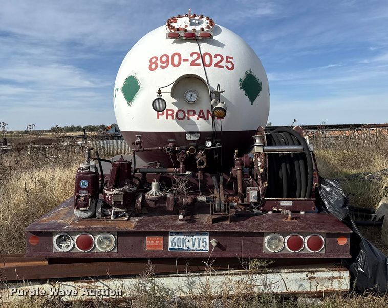 image for item EP0946 1999 National Tank Mfg propane delivery bed