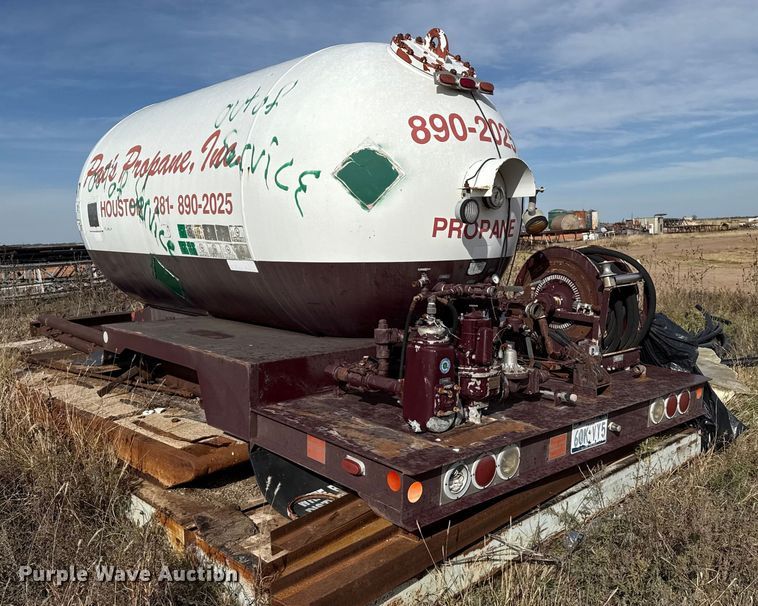 image for item EP0946 1999 National Tank Mfg propane delivery bed