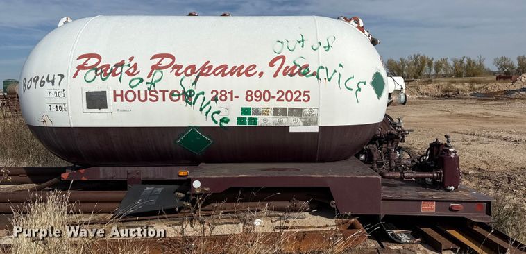 image for item EP0946 1999 National Tank Mfg propane delivery bed