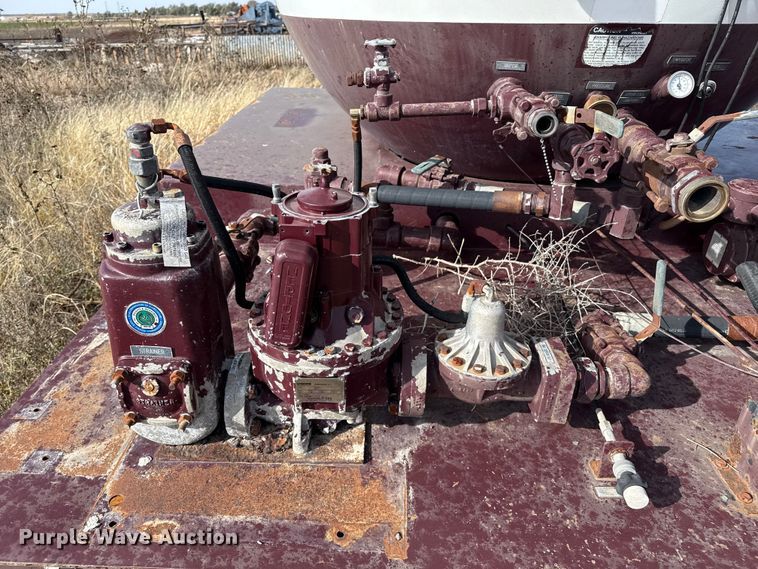 image for item EP0946 1999 National Tank Mfg propane delivery bed