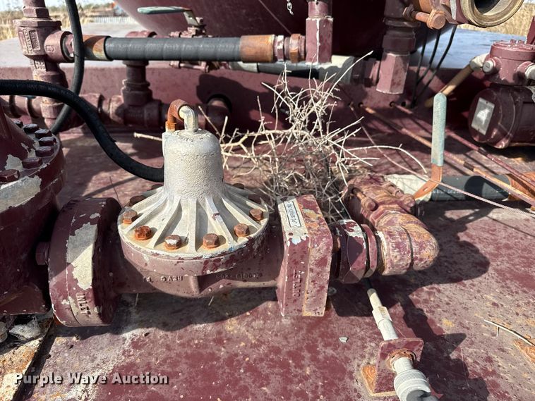 image for item EP0946 1999 National Tank Mfg propane delivery bed