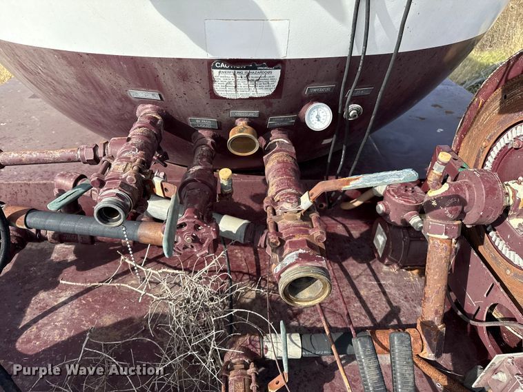 image for item EP0946 1999 National Tank Mfg propane delivery bed