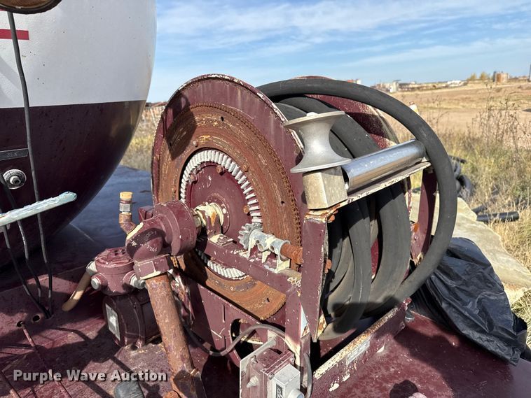 image for item EP0946 1999 National Tank Mfg propane delivery bed