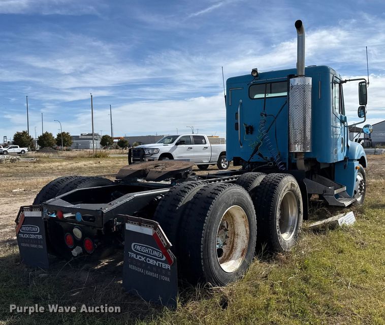 image for item EP0966 2005 Freightliner Columbia semi truck