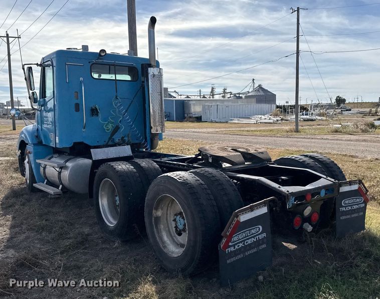 image for item EP0966 2005 Freightliner Columbia semi truck