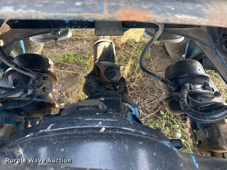 image for item EP0966 2005 Freightliner Columbia semi truck