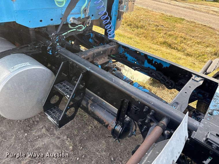 image for item EP0966 2005 Freightliner Columbia semi truck