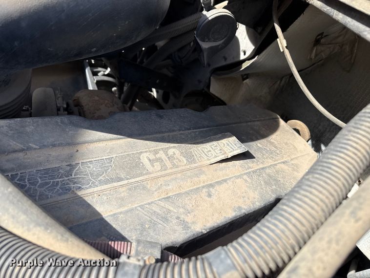 image for item EP0966 2005 Freightliner Columbia semi truck