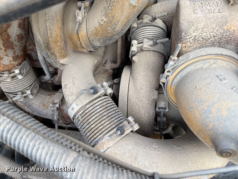 image for item EP0966 2005 Freightliner Columbia semi truck