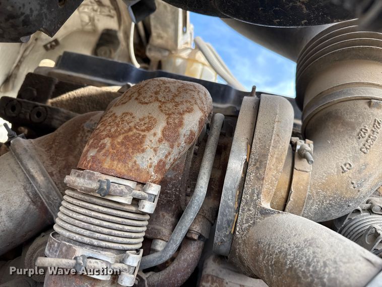 image for item EP0966 2005 Freightliner Columbia semi truck