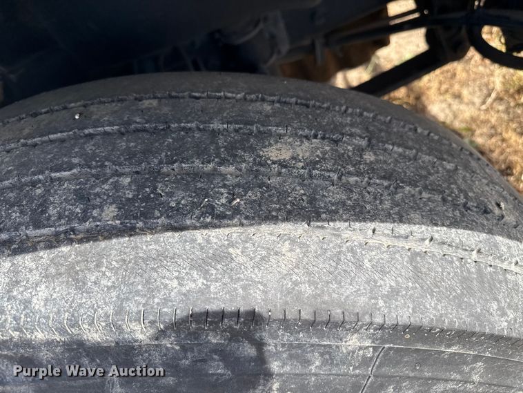 image for item EP0966 2005 Freightliner Columbia semi truck