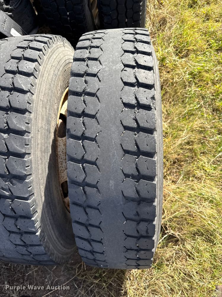 image for item EP0966 2005 Freightliner Columbia semi truck