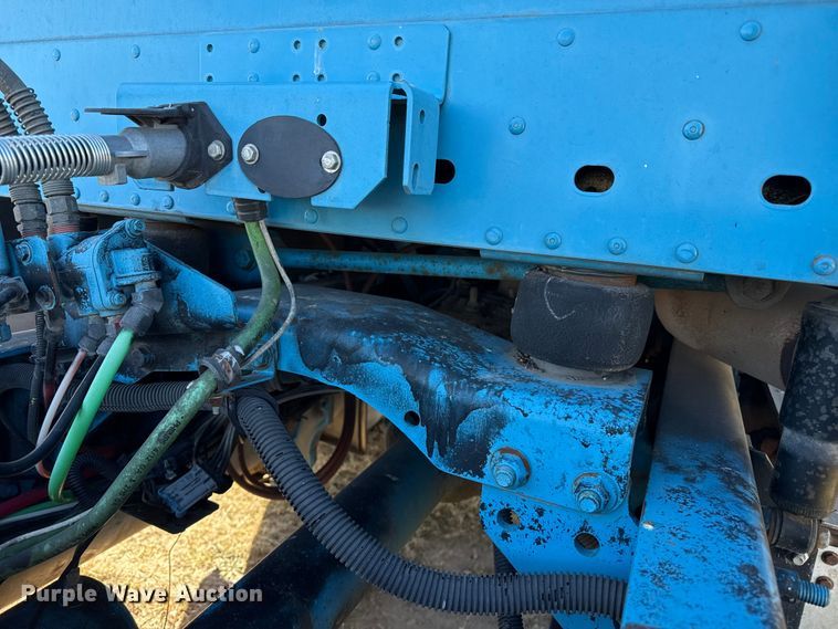 image for item EP0967 2005 Freightliner Columbia semi truck