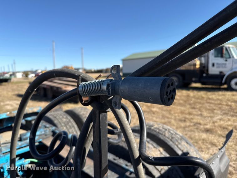 image for item EP0967 2005 Freightliner Columbia semi truck