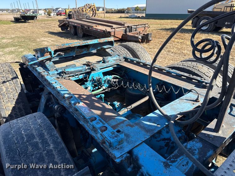 image for item EP0967 2005 Freightliner Columbia semi truck