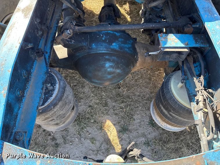 image for item EP0967 2005 Freightliner Columbia semi truck