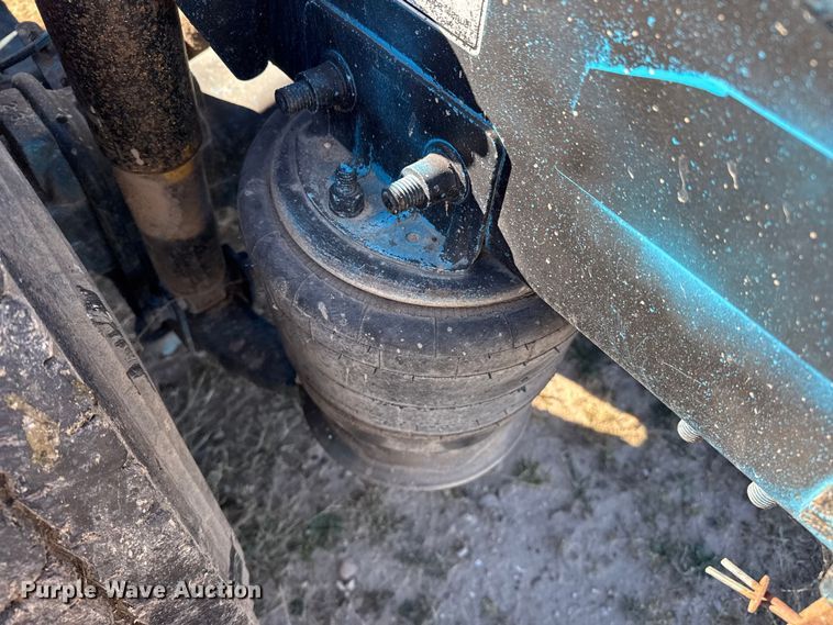 image for item EP0967 2005 Freightliner Columbia semi truck