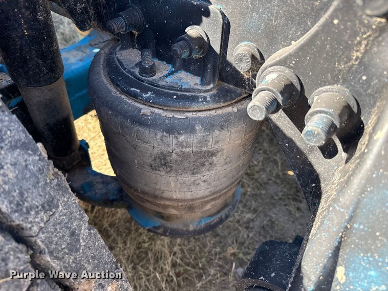 image for item EP0967 2005 Freightliner Columbia semi truck