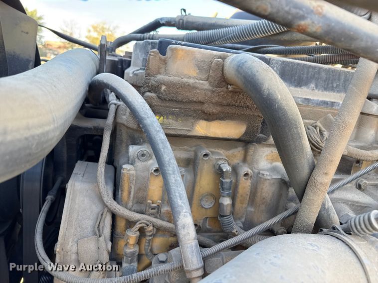 image for item EP0967 2005 Freightliner Columbia semi truck