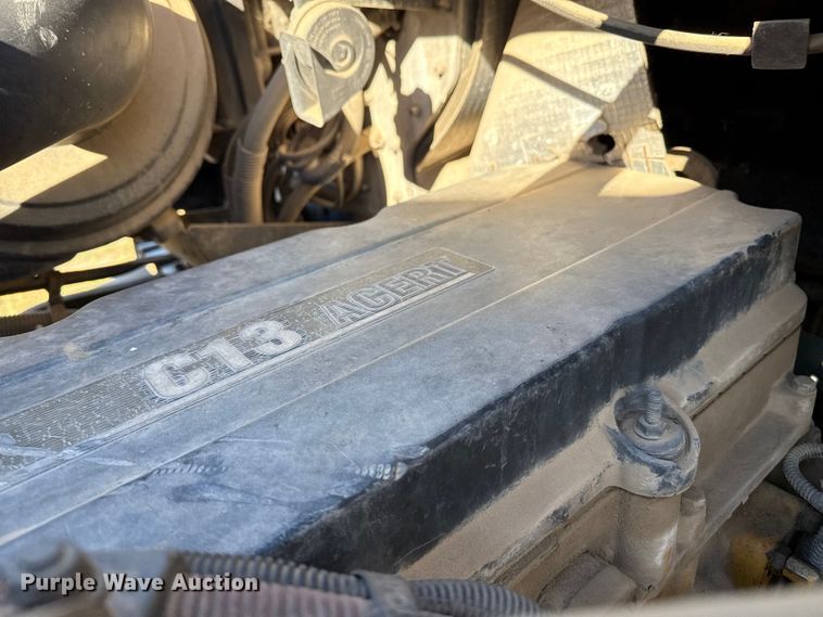 image for item EP0967 2005 Freightliner Columbia semi truck