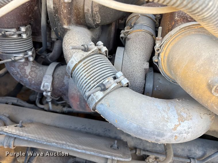 image for item EP0967 2005 Freightliner Columbia semi truck