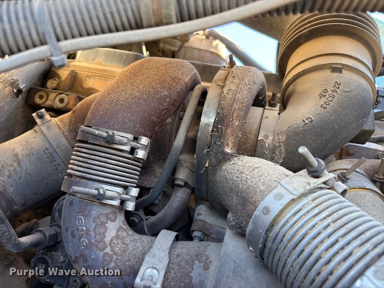 image for item EP0967 2005 Freightliner Columbia semi truck