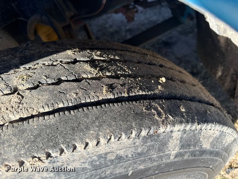 image for item EP0967 2005 Freightliner Columbia semi truck