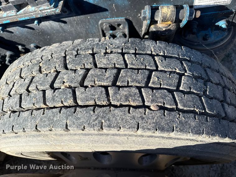 image for item EP0967 2005 Freightliner Columbia semi truck