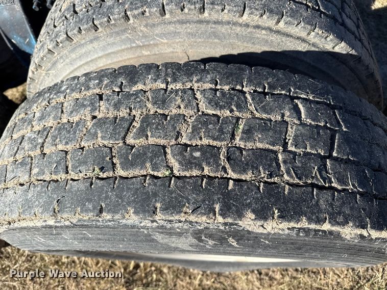 image for item EP0967 2005 Freightliner Columbia semi truck