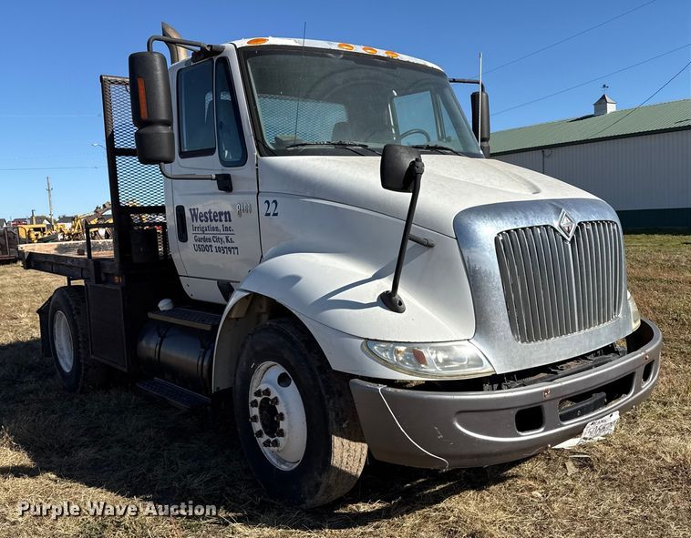 image for item EP0969 2005 International 8600 flatbed truck