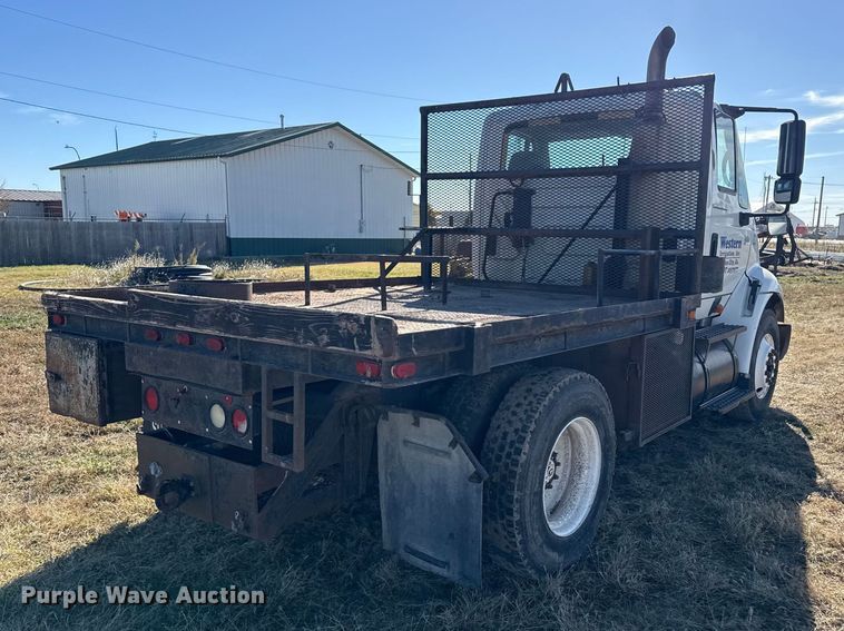 image for item EP0969 2005 International 8600 flatbed truck