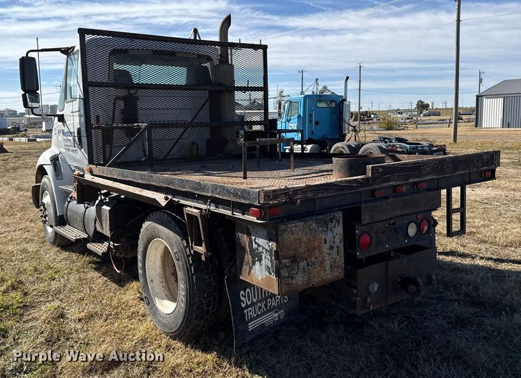 image for item EP0969 2005 International 8600 flatbed truck